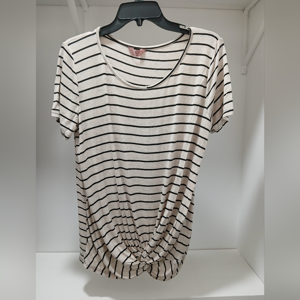 Women's front knotted t shirt